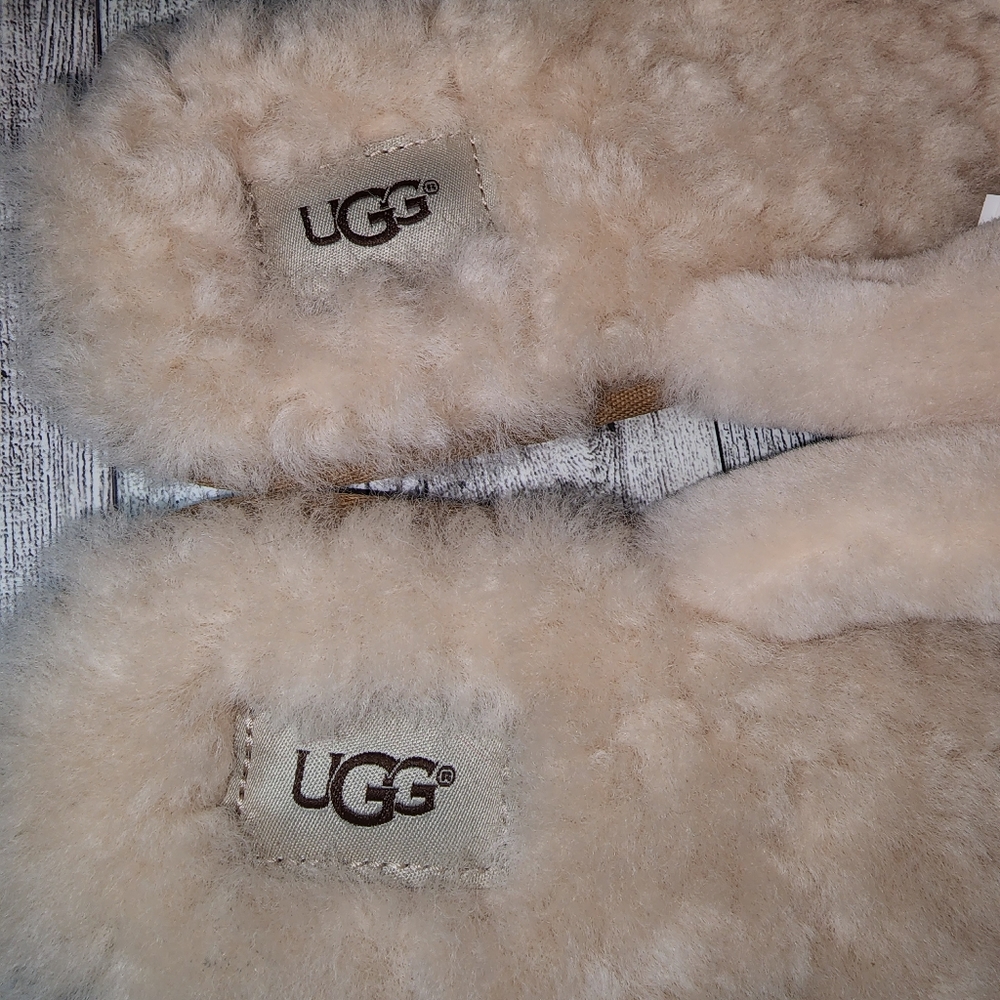 Womens UGGS Slippers